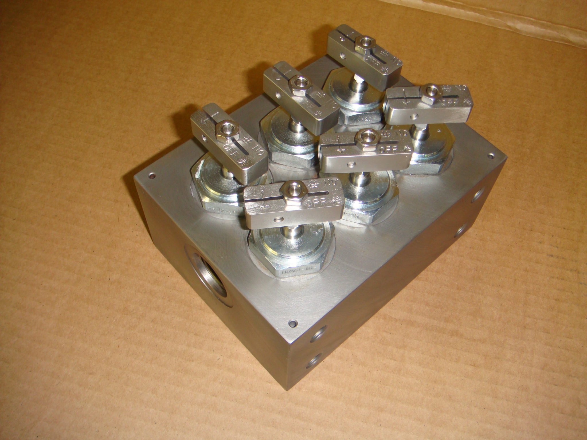 DSC00147 Hydraulic Manifolds USA